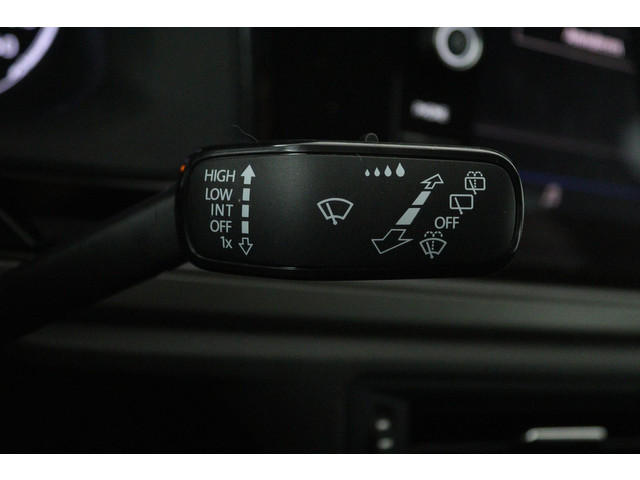 Volkswagen Polo 1.0 TSI Beats (STOELVERWARMING, NAVIGATIE, CRUISE CONTROL, PARKEERSENSOREN)