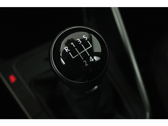 Volkswagen Polo 1.0 TSI Beats (STOELVERWARMING, NAVIGATIE, CRUISE CONTROL, PARKEERSENSOREN)