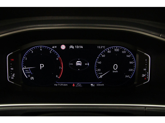 Volkswagen T-Roc Style 1.5 TSI 150pk DSG Automaat Trekhaak, Adaptive cruise control, Navigatie, Achteruitrijcamera, Stoelverwarming, Parkeersenso