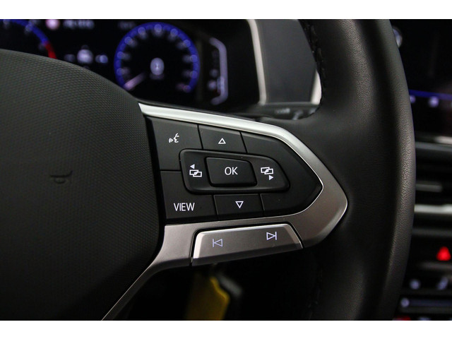 Volkswagen T-Roc Style 1.5 TSI 150pk DSG Automaat Trekhaak, Adaptive cruise control, Navigatie, Achteruitrijcamera, Stoelverwarming, Parkeersenso