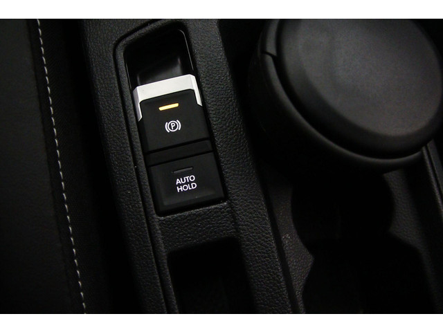 Volkswagen T-Roc Style 1.5 TSI 150pk DSG Automaat Trekhaak, Adaptive cruise control, Navigatie, Achteruitrijcamera, Stoelverwarming, Parkeersenso
