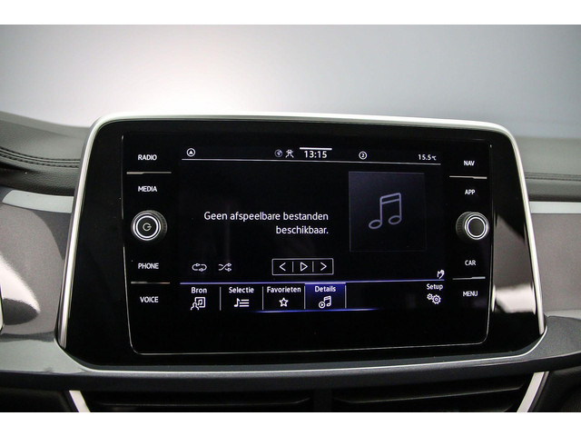 Volkswagen T-Roc Style 1.5 TSI 150pk DSG Automaat Trekhaak, Adaptive cruise control, Navigatie, Achteruitrijcamera, Stoelverwarming, Parkeersenso