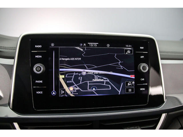 Volkswagen T-Roc Style 1.5 TSI 150pk DSG Automaat Trekhaak, Adaptive cruise control, Navigatie, Achteruitrijcamera, Stoelverwarming, Parkeersenso