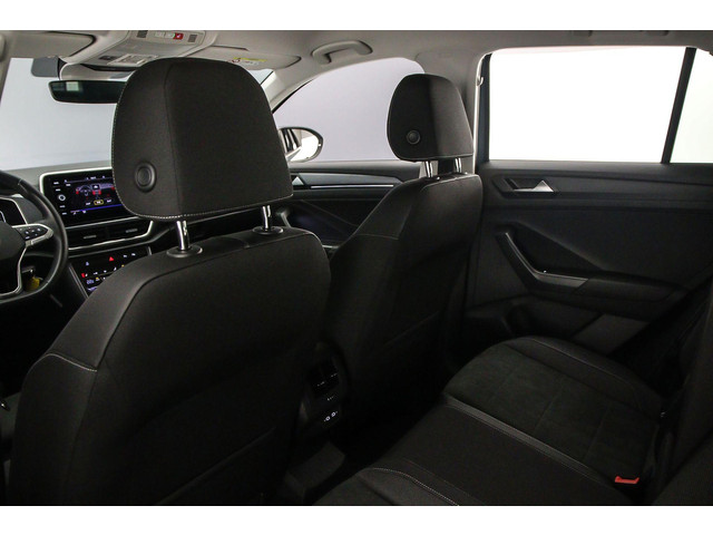 Volkswagen T-Roc Style 1.5 TSI 150pk DSG Automaat Trekhaak, Adaptive cruise control, Navigatie, Achteruitrijcamera, Stoelverwarming, Parkeersenso