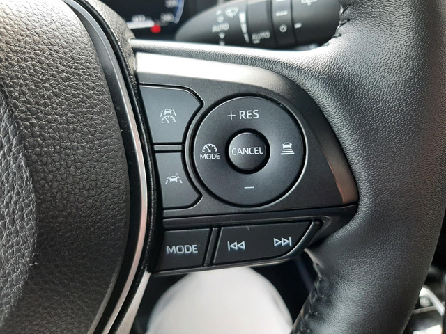 Toyota Corolla Cross Hybrid 140 Style ALL-SEASON PARK-SENSOREN KEYLESS BLIND-SPOT STOEL STUURVERW AD-CRUISE ELEK-ACHTERKLEP CAMERA DRAADLOOS-LADEN