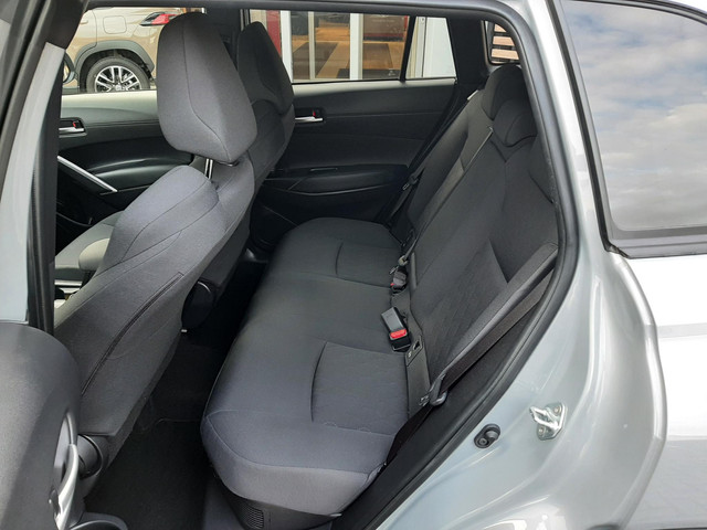 Toyota Corolla Cross Hybrid 140 Style ALL-SEASON PARK-SENSOREN KEYLESS BLIND-SPOT STOEL STUURVERW AD-CRUISE ELEK-ACHTERKLEP CAMERA DRAADLOOS-LADEN