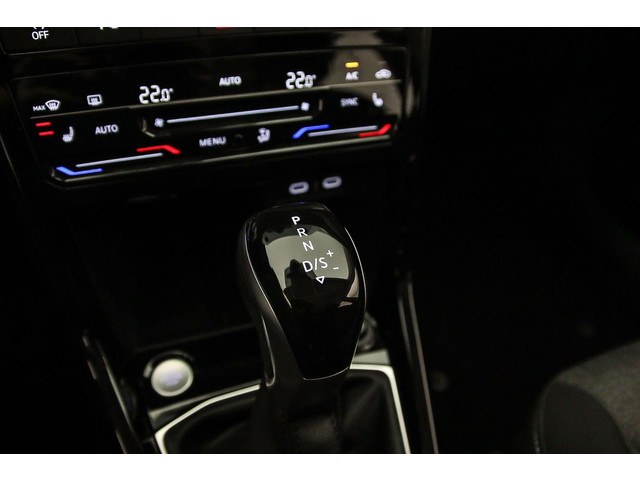 Volkswagen T-Cross Life Edition 1.0 TSI 115pk DSG Automaat Adaptive cruise control, Achteruitrijcamera, Parkeersensoren, Stoelverwarming, Airco, LE