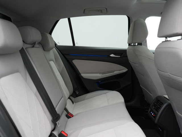 Volkswagen Golf 1.4 eHybrid Style Plug In Hybrid 204pk Dealer O.H. PHEV | Trekhaak Af Fabriek | Panodak | Adaptive Cruise | IQ Light | Alcantara