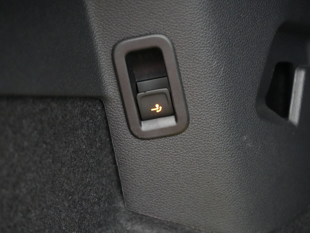 Volkswagen Golf 1.4 eHybrid Style Plug In Hybrid 204pk Dealer O.H. PHEV | Trekhaak Af Fabriek | Panodak | Adaptive Cruise | IQ Light | Alcantara