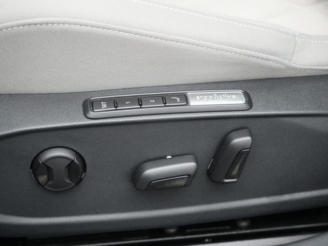 Volkswagen Golf 1.4 eHybrid Style Plug In Hybrid 204pk Dealer O.H. PHEV | Trekhaak Af Fabriek | Panodak | Adaptive Cruise | IQ Light | Alcantara