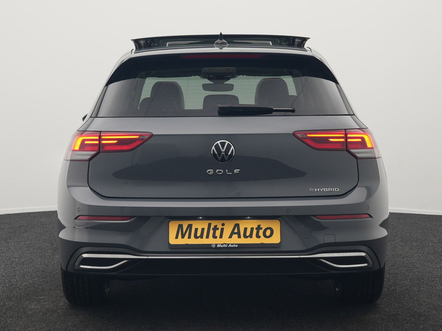 Volkswagen Golf 1.4 eHybrid Style Plug In Hybrid 204pk Dealer O.H. PHEV | Trekhaak Af Fabriek | Panodak | Adaptive Cruise | IQ Light | Alcantara