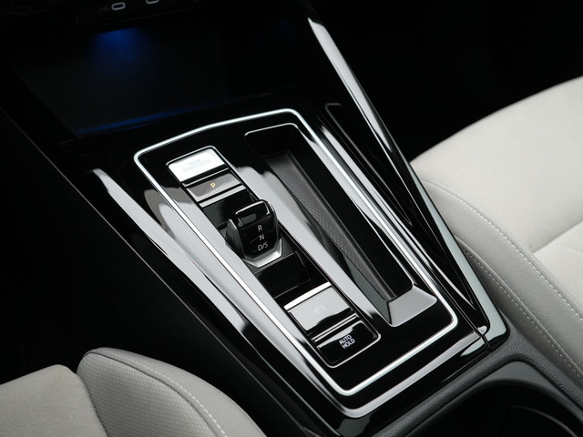 Volkswagen Golf 1.4 eHybrid Style Plug In Hybrid 204pk Dealer O.H. PHEV | Trekhaak Af Fabriek | Panodak | Adaptive Cruise | IQ Light | Alcantara