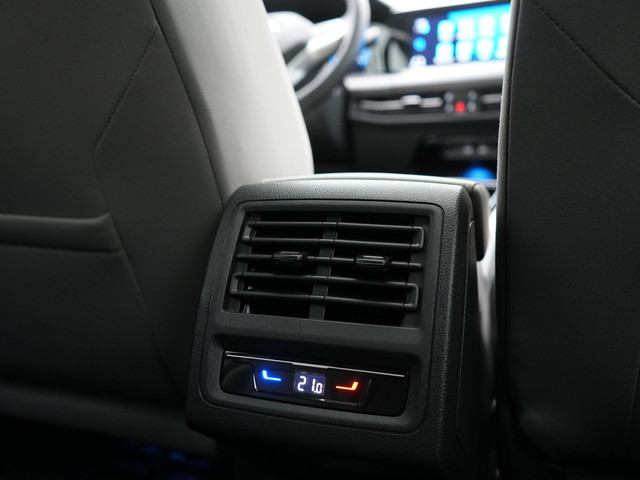 Volkswagen Golf 1.4 eHybrid Style Plug In Hybrid 204pk Dealer O.H. PHEV | Trekhaak Af Fabriek | Panodak | Adaptive Cruise | IQ Light | Alcantara