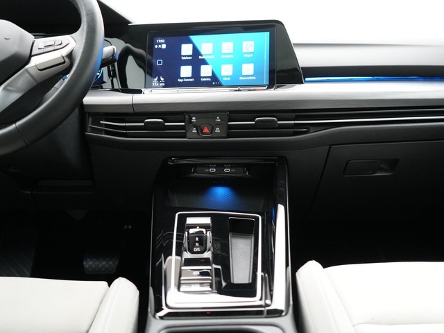 Volkswagen Golf 1.4 eHybrid Style Plug In Hybrid 204pk Dealer O.H. PHEV | Trekhaak Af Fabriek | Panodak | Adaptive Cruise | IQ Light | Alcantara