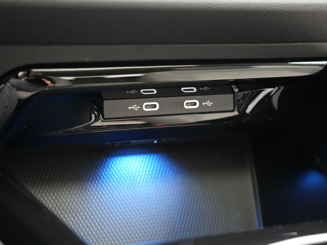 Volkswagen Golf 1.4 eHybrid Style Plug In Hybrid 204pk Dealer O.H. PHEV | Trekhaak Af Fabriek | Panodak | Adaptive Cruise | IQ Light | Alcantara