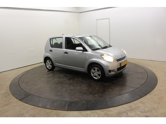 daihatsu-sirion-2-1.0-12v-70pk-premium-5-pers-5drs-airco-el-ramen-apk-11-2026