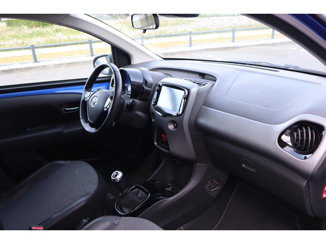 Toyota Aygo X-CLUSIV 5-DEURS CLIMATE KEYLESS APPLE-CARPLAY PREMIUM AUDIO LM-VELGEN PRIVACY GLASS 1e EIGENAAR NWE MODEL