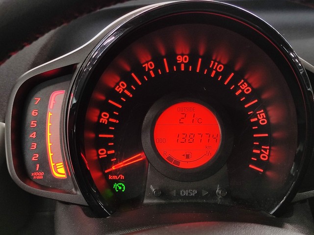 Toyota Aygo 5-deurs 1.0 x-play - Bluetooth - sidebars