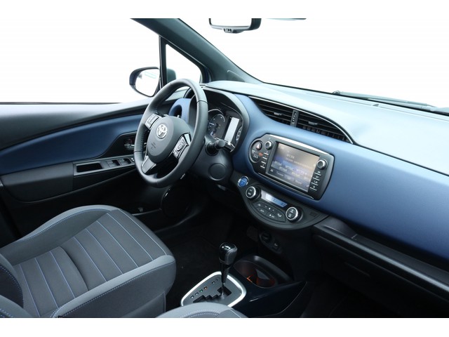 Toyota Yaris 1.5 Hybrid Bi-Tone, Panodak, Parkeersensoren V+A, Stoelverwarming